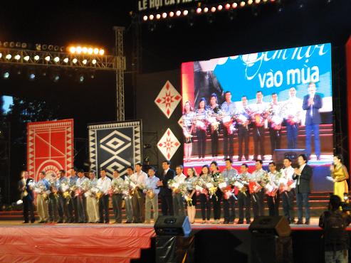 “งานราตรีเข้าฤดู”เพื่อเชิดชูผู้ปลูกกาแฟในเขตที่ราบสูงTây Nguyên